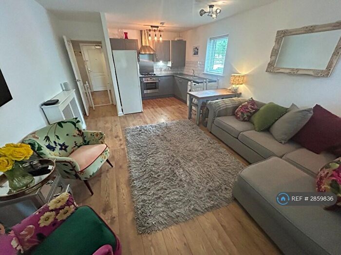 2 Bedroom Flat To Rent In Squirrels Close, Swanley, BR8