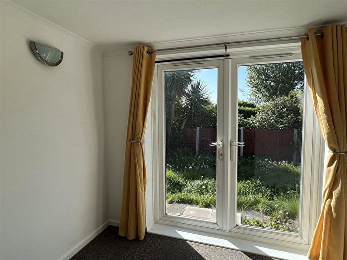 2 Bedroom Detached House To Rent In Regent Road, Rhyl, LL18