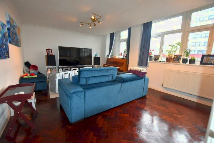 3 Bedroom Flat To Rent In Seven Sisters Road, London, N4