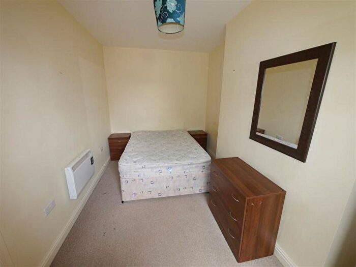 1 Bedroom Flat To Rent In St. Ives Mount, Leeds, LS12