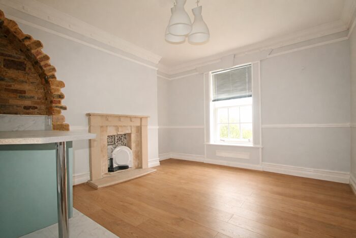 1 Bedroom Flat To Rent In Stone Street, Gravesend, Kent, DA11