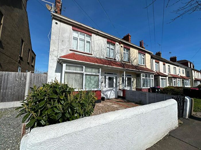 3 Bedroom Maisonette For Sale In Rylands Road, Southend-On-Sea, Essex, SS2