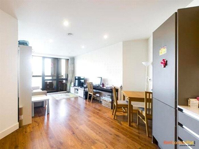 2 Bedroom Apartment To Rent In New Village Avenue, London, E14