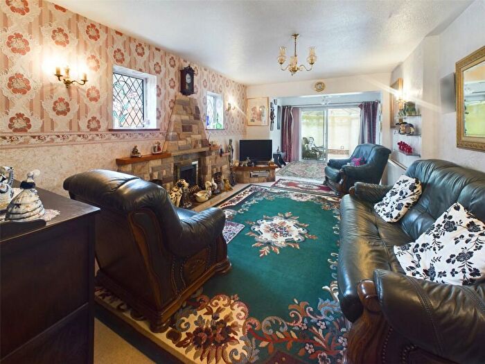 2 Bedroom Bungalow For Sale In Wollaton Paddocks, Wollaton, Nottinghamshire, NG8