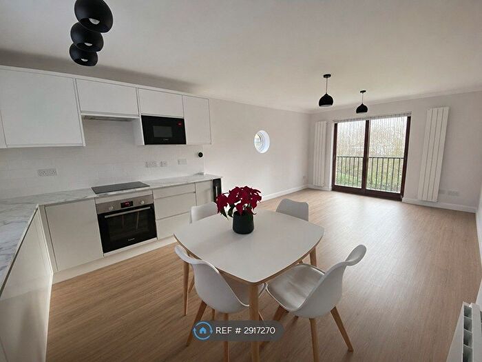 2 Bedroom Flat To Rent In Blackheath, London, SE3
