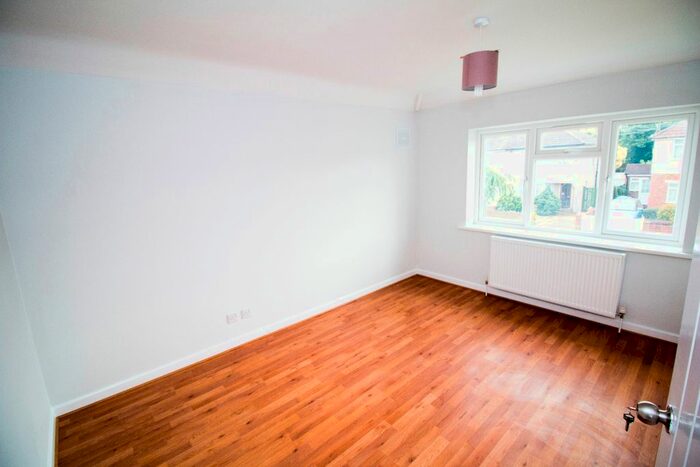 3 Bedroom Maisonette To Rent In Chaucer Avenue, Hayes UB4