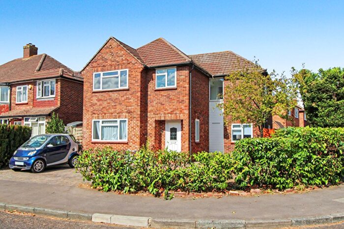 4 Bedroom Flat To Rent In Havers Avenue, Hersham Village, KT12