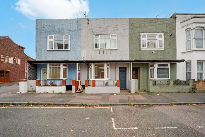 1 Bedroom Flat For Sale In Cruikshank Road, London, E15