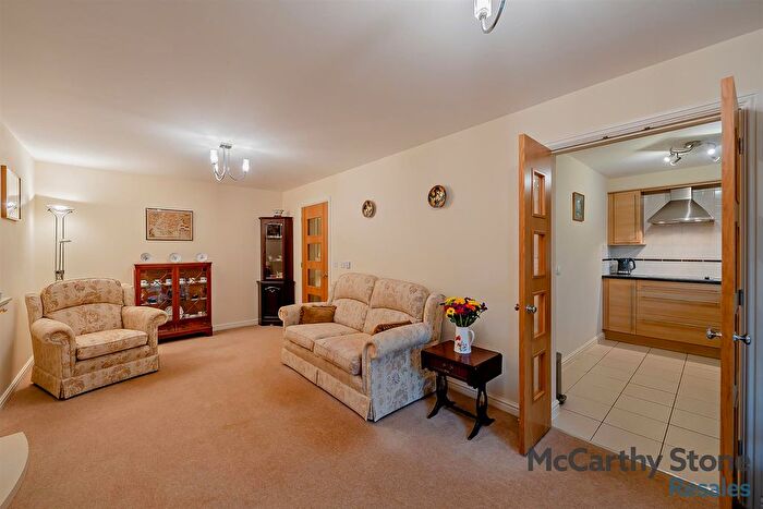 1 Bedroom Flat For Sale In Ellisfields Court, Mount Street, Taunton, TA1