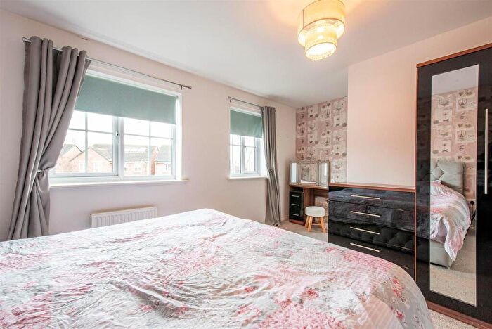 3 Bedroom End Of Terrace House For Sale In Whinfell Close, Leyland, PR25 - Photo 12