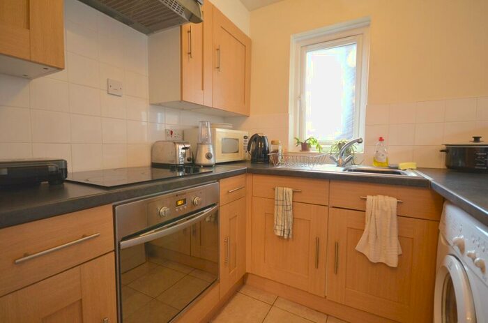1 Bedroom Apartment To Rent In Littlebrook Avenue, Burnham, SL2