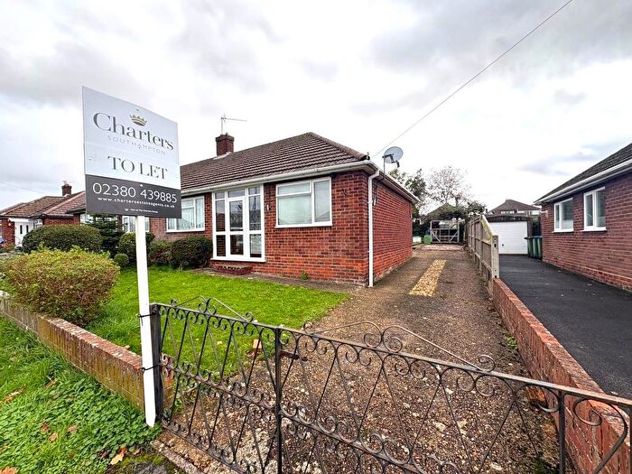 2 Bedroom Bungalow To Rent In Julian Road, Southampton, Hampshire, SO19