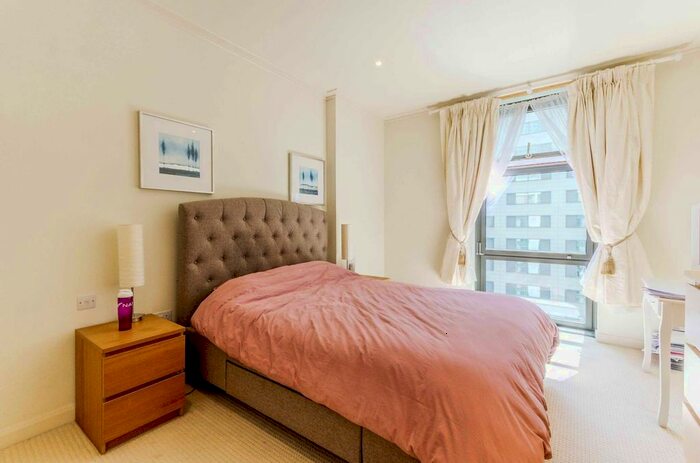 1 Bedroom Flat To Rent In Discovery Dock, Canary Wharf, London, E14
