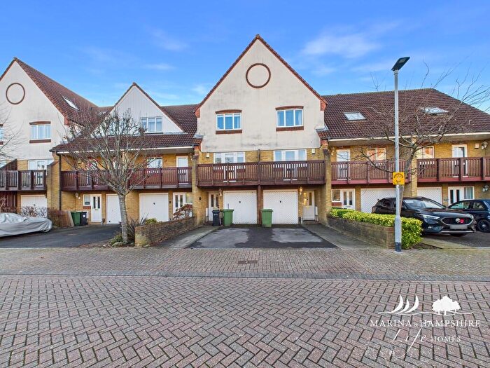 3 Bedroom Town House For Sale In Tintagel Way, Port Solent, PO6