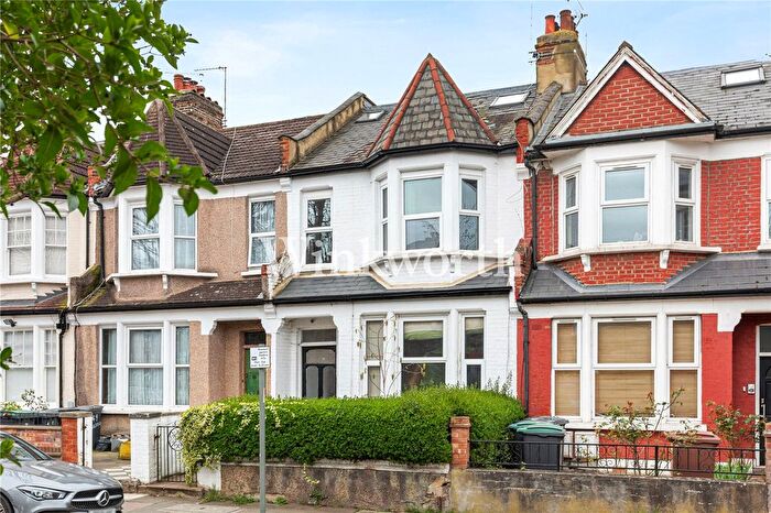 3 Bedroom Flat For Sale In Waldeck Road, London, N15