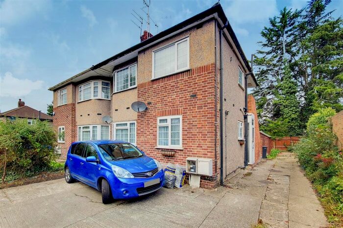 2 Bedroom Maisonette To Rent In Gordon Road, Enfield, EN2