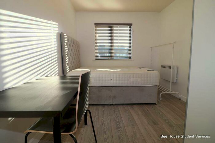 2 Bedroom Apartment To Rent In Conisbrough Keep, Coventry, CV1