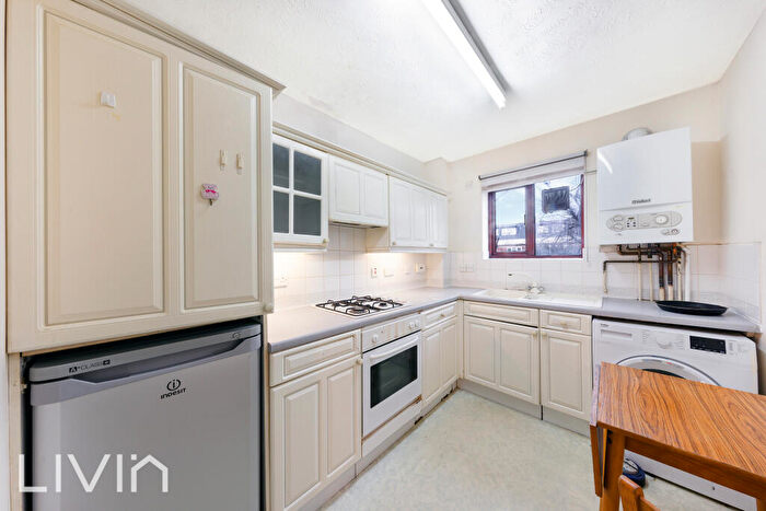 1 Bedroom Flat For Sale In Chartwell Close, Croydon, CR0
