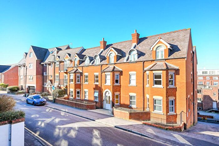 3 Bedroom Flat To Rent In Sydenham Road, Guildford, GU1