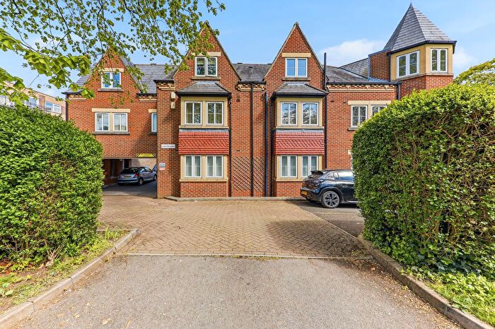 2 Bedroom Flat For Sale In Street Lane, Leeds, West Yorkshire, LS17