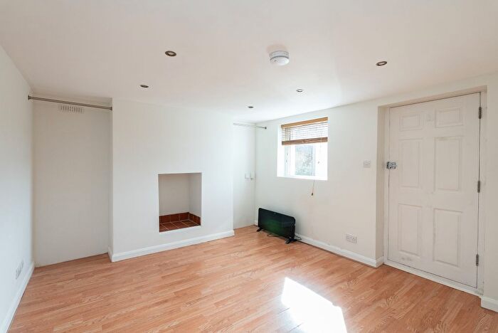 Studio For Sale In Cotmandene, Dorking, RH4
