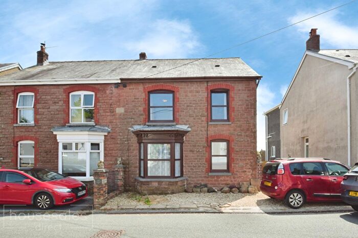 3 Bedroom End Of Terrace House For Sale In Llandeilo Road Upper Brynamman, Ammanford, SA18