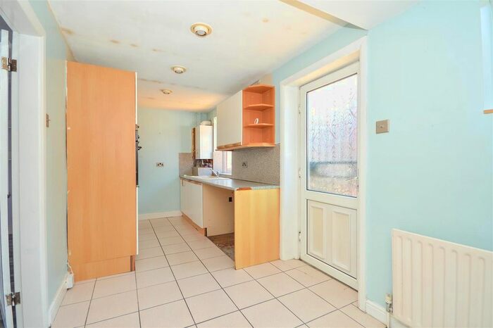 3 Bedroom Terraced House For Sale In Queens Road, Morley, Leeds, LS27