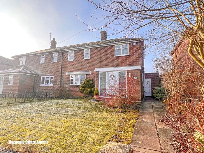 3 Bedroom Semi-Detached House For Sale In Wilga Road, Welwyn, AL6