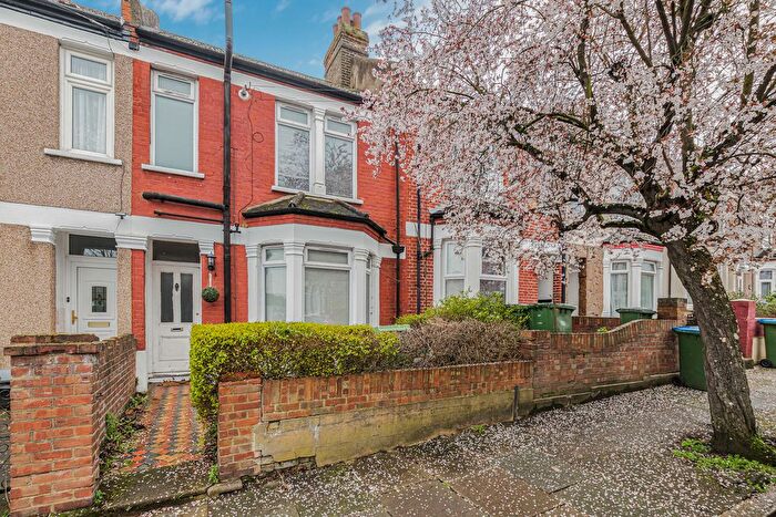 3 Bedroom Terraced House For Sale In Myrtledene Road, Abbey Wood, SE2