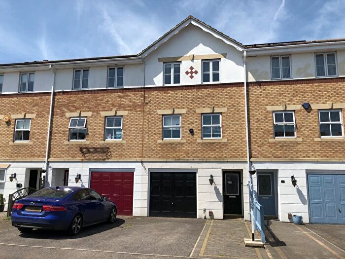 4 Bedroom Town House To Rent In Bancroft Chase, Hornchurch, RM12