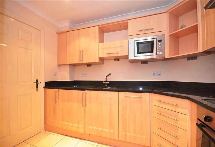 1 Bedroom Flat For Sale In Leatherhead, KT22