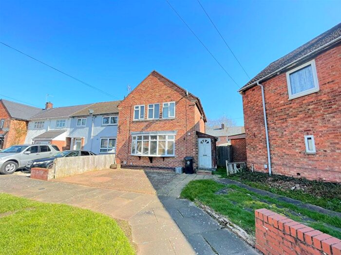 3 Bedroom End Terrace House For Sale In Herthull Road, Thurnby Lodge, Leicester, LE5