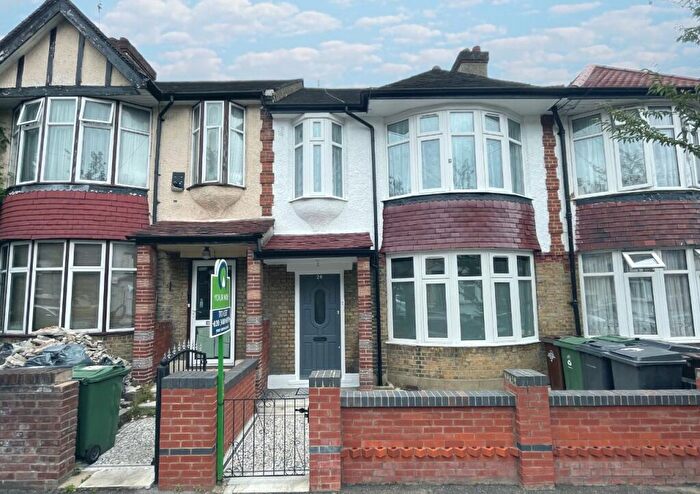 5 Bedroom Terraced House To Rent In Folkestone Road, Walthamstow, London, E17