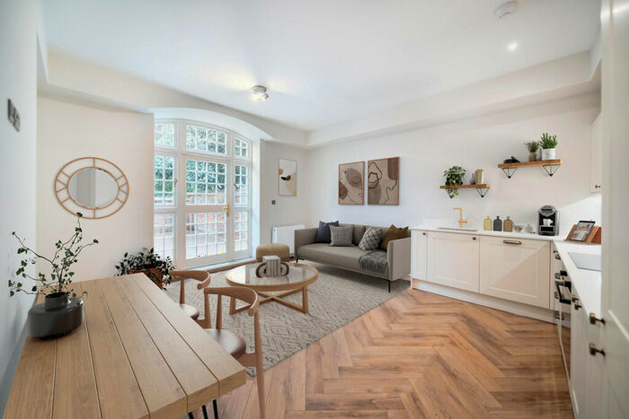 2 Bedroom Apartment To Rent In South Street, Farnham, GU9