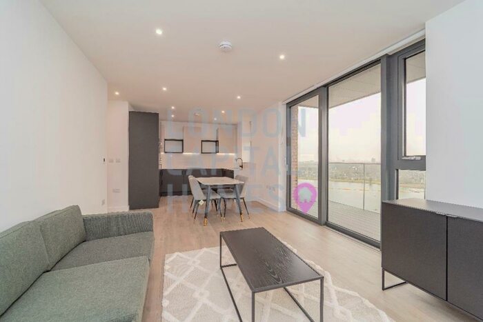 2 Bedroom Apartment To Rent In Willowbrook House, Woodberry Down, London, N4