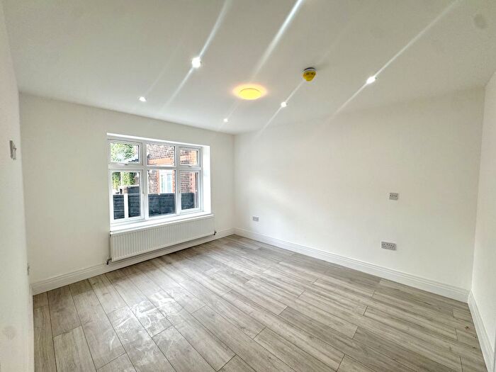 5 Bedroom Terraced House To Rent In Maple Close, Hayes, UB4