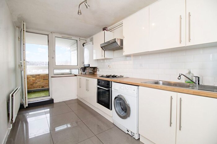 2 Bedroom Flat To Rent In Andoversford Court, Bibury Close, London, SE15