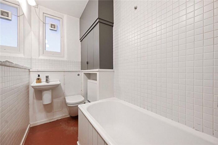 1 Bedroom Flat For Sale In Hastings Street, London, WC1H