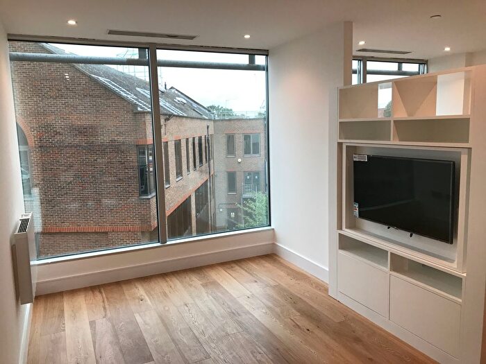 1 Bedroom Flat To Rent In Trinity Square, Hounslow, TW3