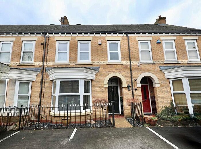 3 Bedroom Terraced House For Sale In Sanderson Close, Hull, HU5