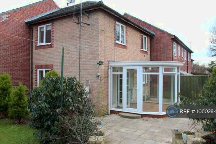 3 Bedroom Semi-Detached House To Rent In Chippenham, Chippenham, SN15