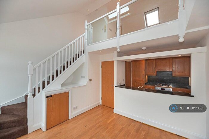 2 Bedroom Flat To Rent In Upper Richmond Road West, London, SW14