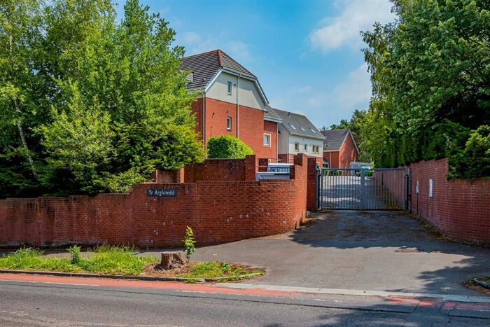 2 Bedroom Flat For Sale In Heathwood Road, Heath, CF14