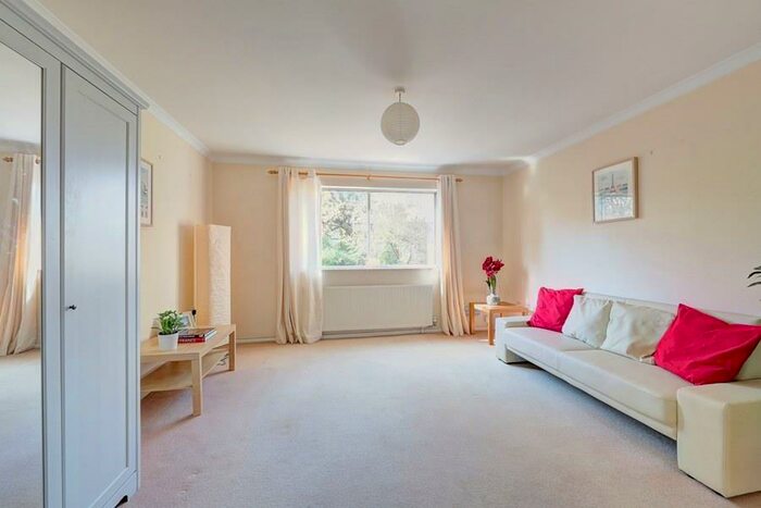 1 Bedroom House To Rent In Rusham Road, SW12