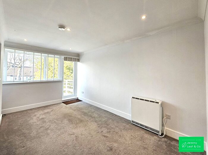 2 Bedroom Flat To Rent In Park Gate, East Finchley, N2