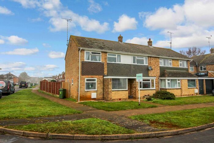 4 Bedroom Semi-Detached House To Rent In Charlbury Road, Shrivenham, Swindon, SN6