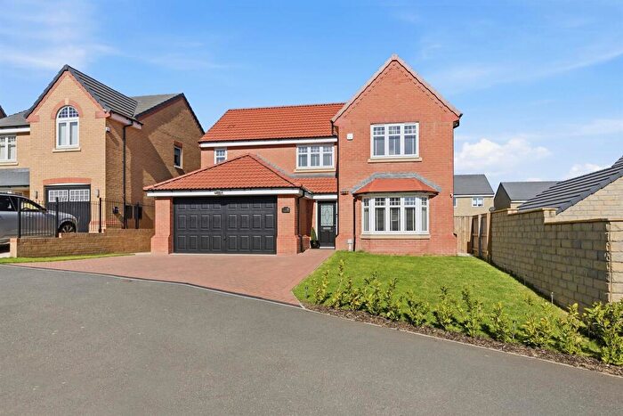 4 Bedroom Detached House For Sale In Francis View, Fixby, Huddersfield, HD2