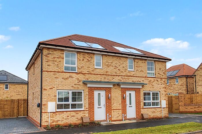 3 Bedroom Semi-Detached House For Sale In Stour Road, DN11