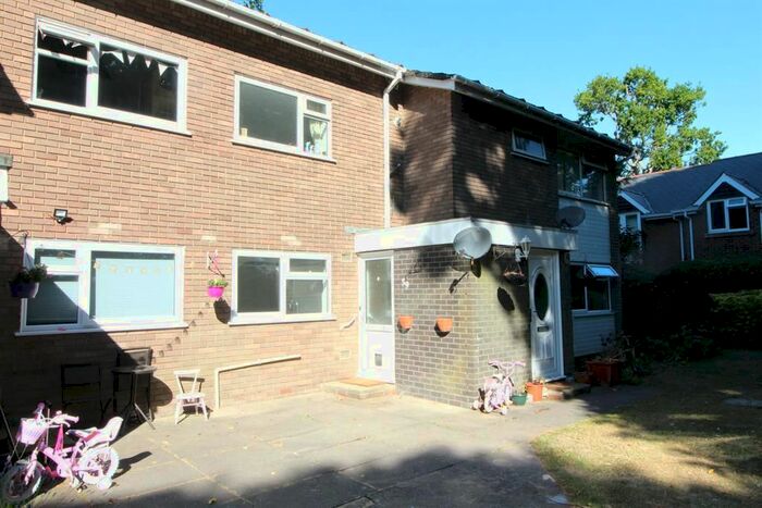 2 Bedroom Flat To Rent In Hoburne Gardens, Highcliffe, Christchurch, BH23
