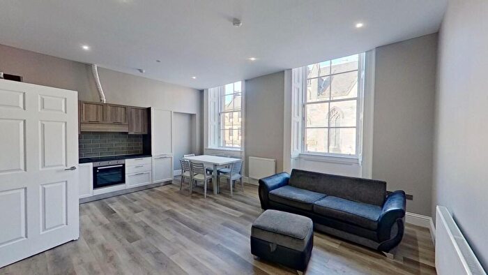 3 Bedroom Flat To Rent In () George Iv Bridge, Edinburgh, EH1